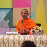 พระเทพปฏิภาณวาที สอนธรรมะสบายๆ สไตล์เจ้าคุณพิพิธ บนเวที“เรายกวัดมาไว้ที่เซเว่นฯ”