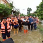 “สุรศักดิ์” ลงพื้นที่บางบาล จ.อยุธยา พร้อมนายกฯ“อนุทิน”ติดตามสถานการณ์น้ำ-เยี่ยมผู้ประสบภัย สั่งการ สสน. – จิสด้า ใช้เทคโนโลยีแก้ปัญหาน้ำท่วมซ้ำซาก พร้อมบูรณาการจังหวัดวางแผนแก้ไขระยะยาว