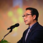 คาดเศรษฐกิจไตรมาสสี่ขยายตัวต่ำกว่า 1% เสี่ยงสู่เศรษฐกิจถดถอยทางเทคนิค เร่งการลงทุนภาครัฐ สู้ ภาวะเงินฝืด ยังไม่จำเป็นต้องขึ้น VAT หากสามารถอุดรั่วไหลงบและการทุจริตได้ 2-3 แสนล้านบาทต่อปี ธุรกิจอุตสาหรรมปีหน้ามีทั้งรุ่งและร่วง