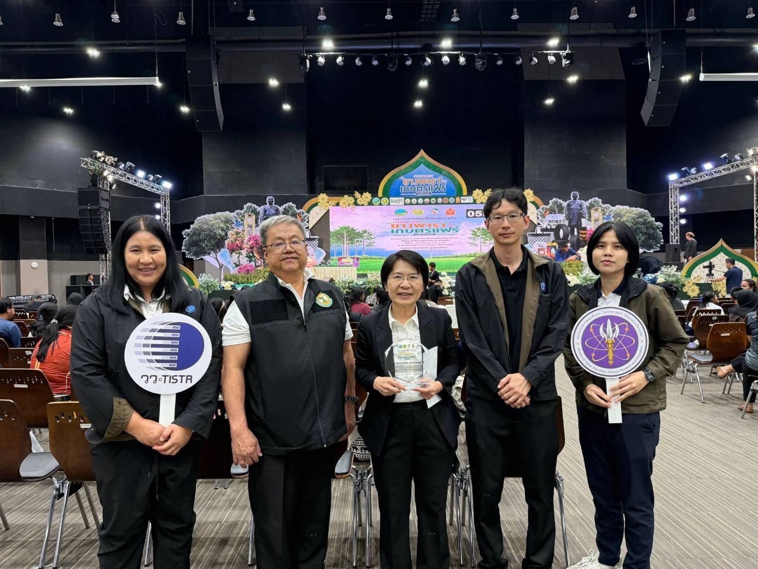 วว. คว้ารางวัลการประกวดนวัตกรรมยางพาราเชิงธุรกิจ ผลงาน “ราวกันชนลูกกลิ้งยางพารา” นวัตกรรมเพิ่มความปลอดภัยบนท้องถนน สร้างมูลค่าเพิ่มทางเศรษฐกิจ