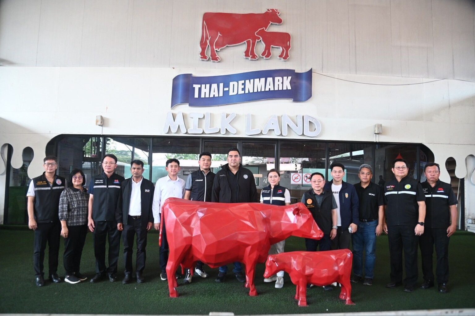 “รมช.วัชระพล” เร่งเคลียร์หนี้ อ.ส.ค. ดันงบกองทุนฯ 600 ล้าน ช่วยเกษตรกรโคนม