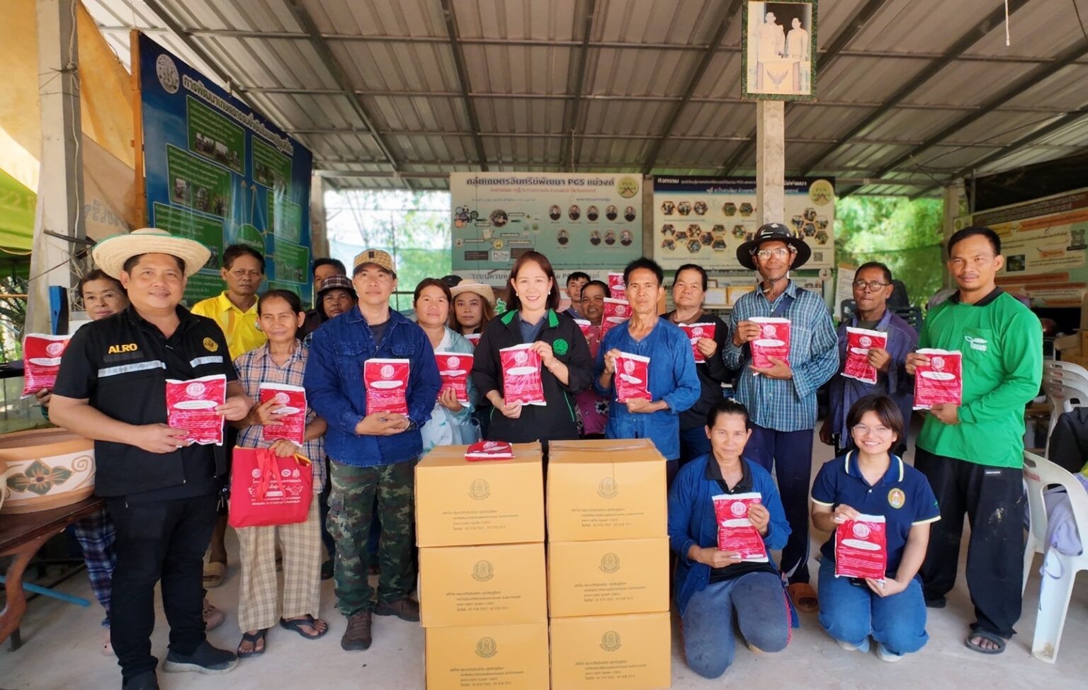เกษตรกรเฮ! ใช้จุลินทรีย์ย่อยสลายตอซังและฟางข้าวไม่ต้องเผา เพียง 7 วัน สามารถเตรียมแปลงปลูกข้าวต่อได้ทันที หรือปลูกพืชหลังนาได้ทันที แถมผลผลิตดี ลดต้นทุนเห็นผลชัดเจน