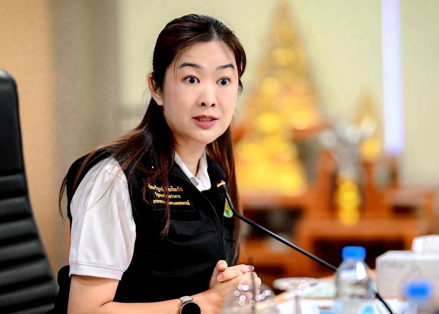 มกอช. ลุยใต้ตรวจโรงงานทุเรียนแช่เยือกแข็งชุมพร พบลักลอบผลิตไม่มีใบอนุญาตและใบรับรองมาตรฐาน สั่งอายัดทุเรียนแช่เยือกแข็ง 40 ตัน มูลค่า 9 ล้านบาท