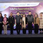 ชาวบ้านแห่ร่วมงาน “SilkPro Innovation Day” สวทช. จับมือ กรมหม่อนไหม และ ธ.ก.ส. ปักหมุด จ.มหาสารคาม โชว์ความสำเร็จนวัตกรรมเอนไซม์ลอกกาวไหม ยกระดับผ้าไหมทุ่งกุลา สู่ผ้าไหมรักษ์โลกมาตรฐานสากล
