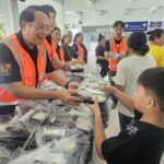 สอศ. ขานรับ 5 มาตรการ รมว.ศธ. รับมือน้ำท่วม ระดมอาชีวะช่วยประชาชนทันที แจกอาหาร–น้ำดื่ม พร้อมส่งทีมช่างลงพื้นที่ฟื้นฟูหลังน้ำลด